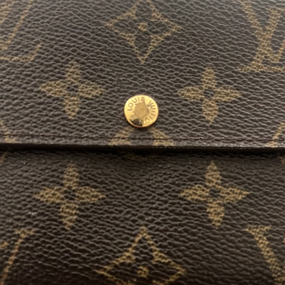 SOLD Louis Vuitton - Monogram Sarah Wallet - Picture 3 of 9